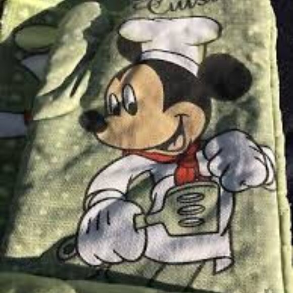 Disney 3-Piece Oven Mitts Set - Picture 3 of 3